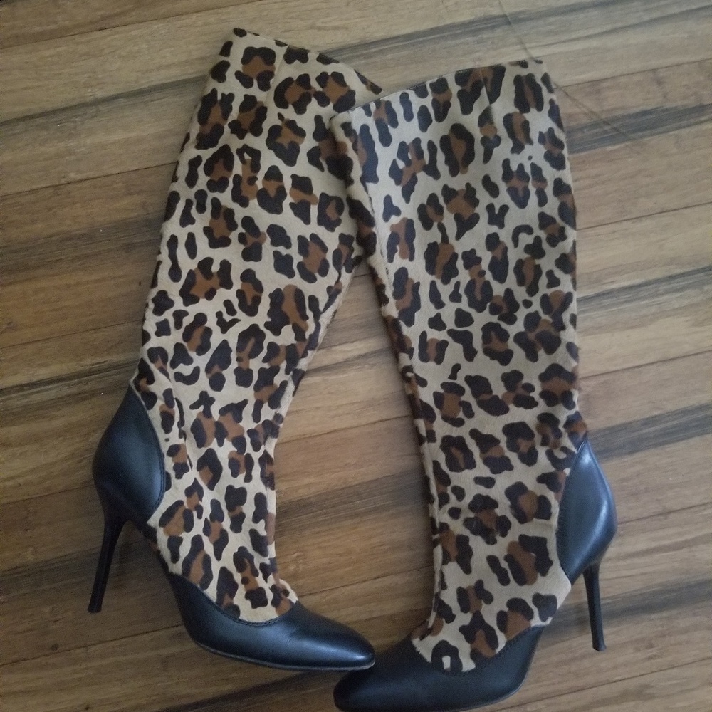 St. John Knit leopard skin boot